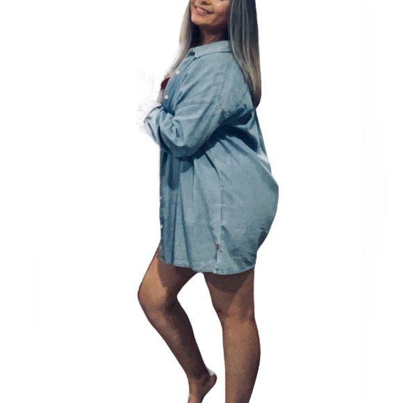 Levi's Tops - Levi's Classic Light Blue Women Oversized Button Up Blouse Size Medium